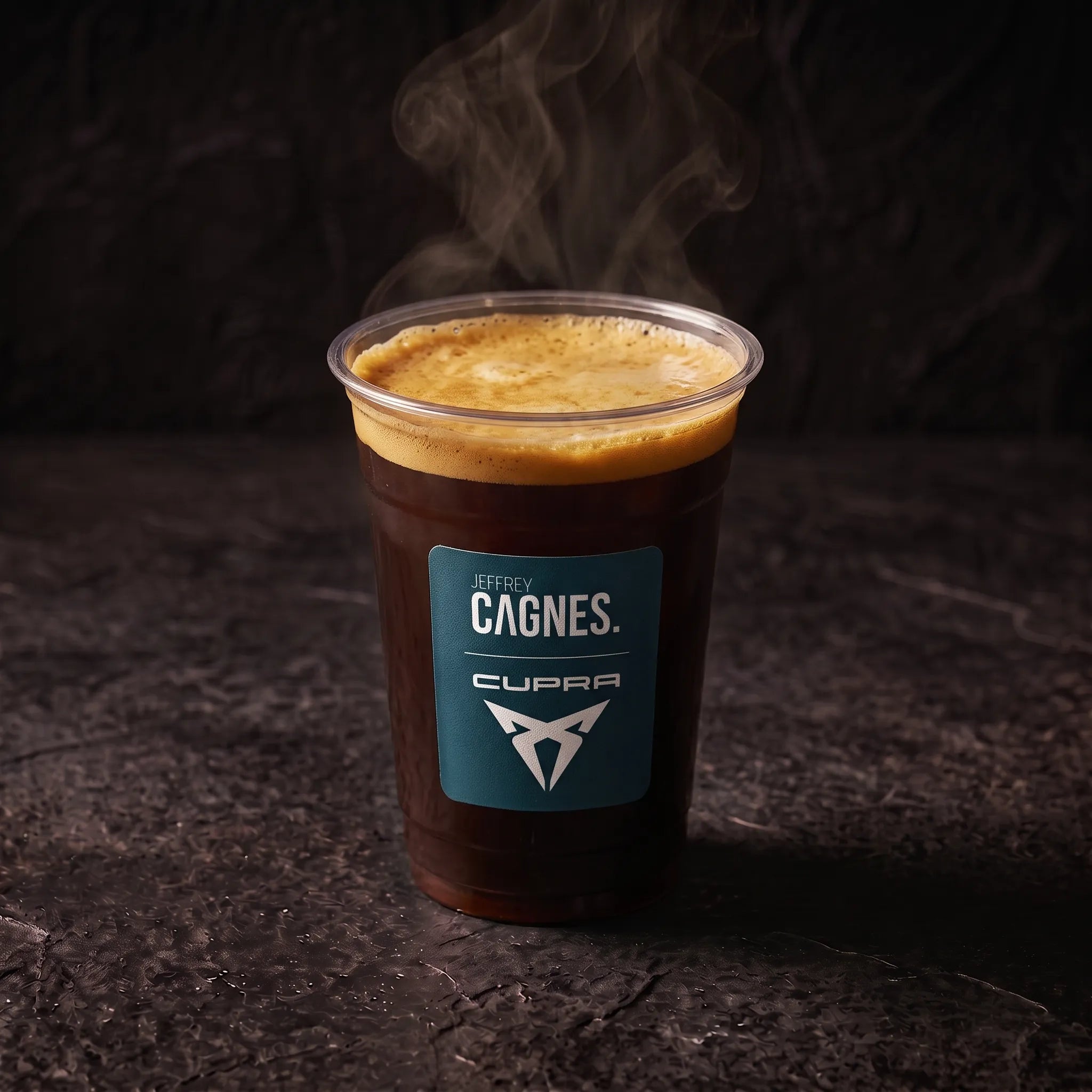 Americano servi chaud au Coffee Club Jeffrey Cagnes